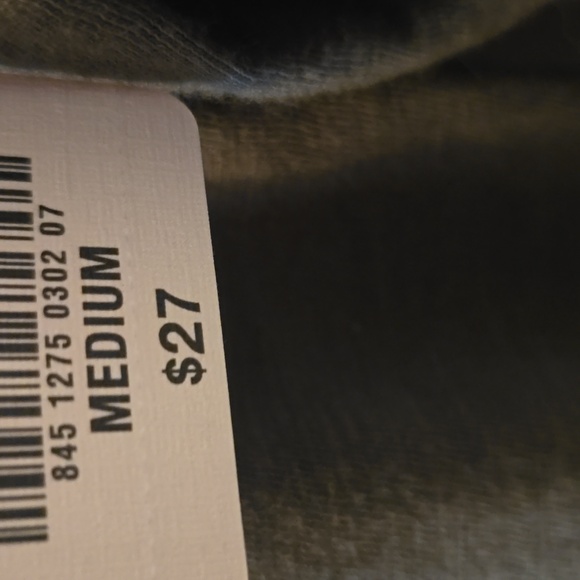 ST. JOHN'S BAY WOMENS LONG SLEEVE "OREGANO" GREEN V-NECK TOP SIZE MEDIUM - Picture 7 of 14